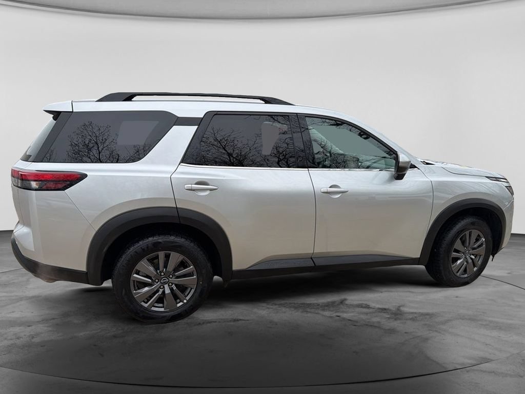 Used 2024 Nissan Pathfinder SV FWD image 11