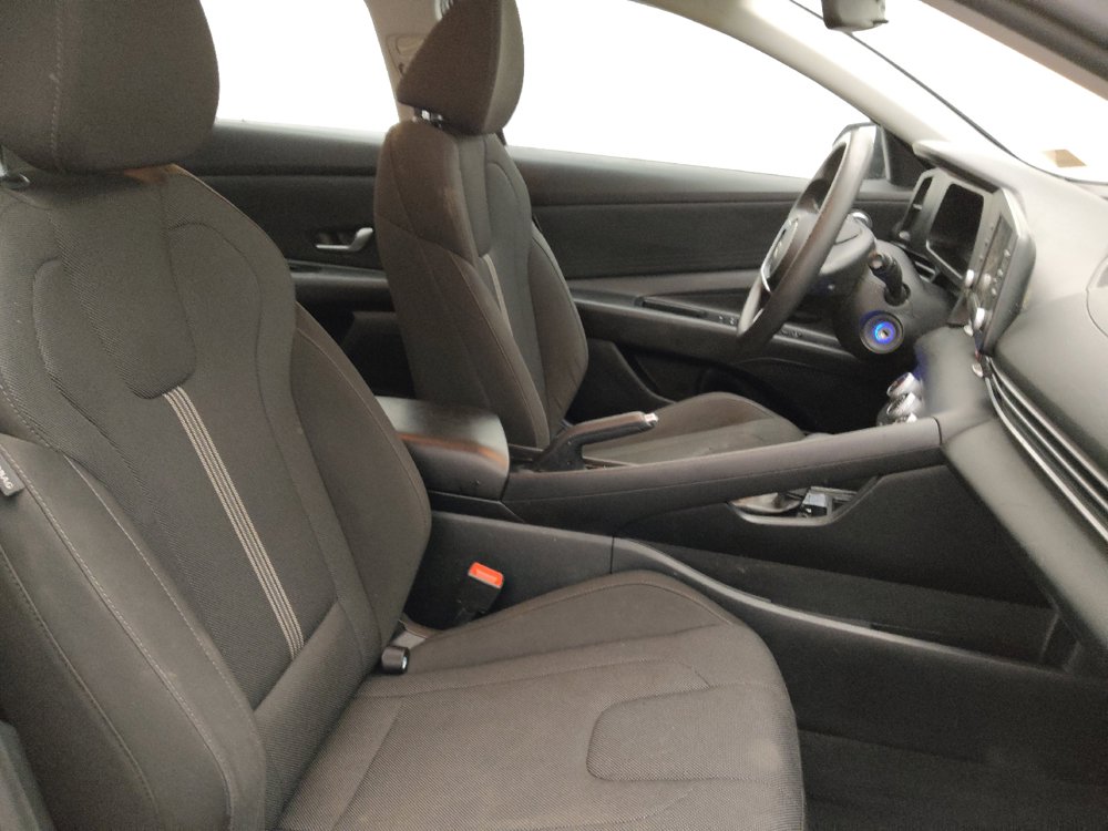 Used 2025 Hyundai Elantra SE FWD image 21