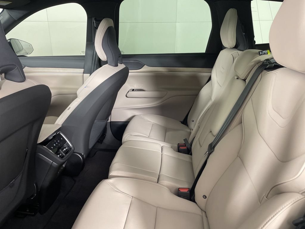 Used 2025 Volvo EX90 Plus AWD/4WD image 37