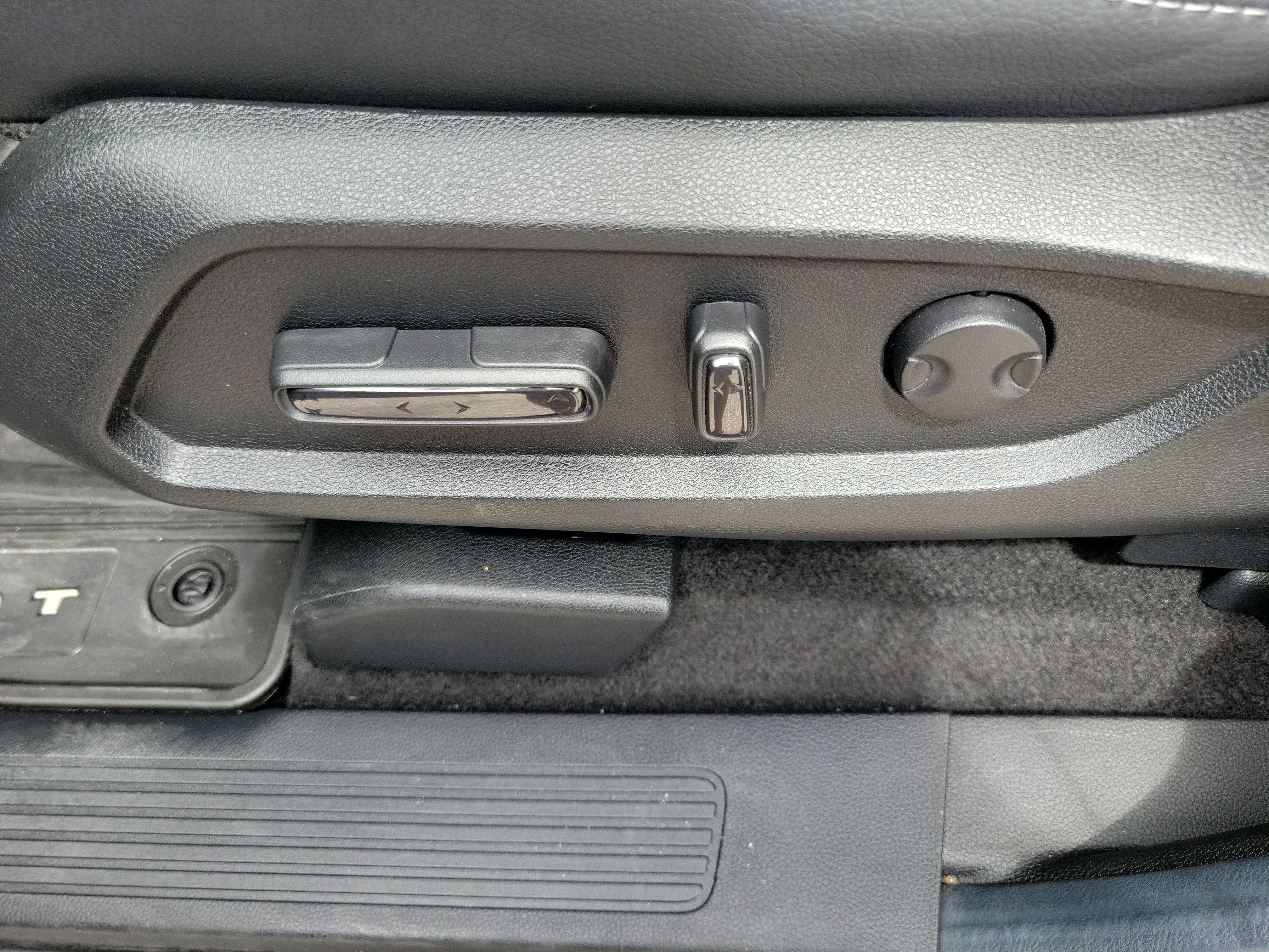 Used 2025 Honda Pilot Touring image 25