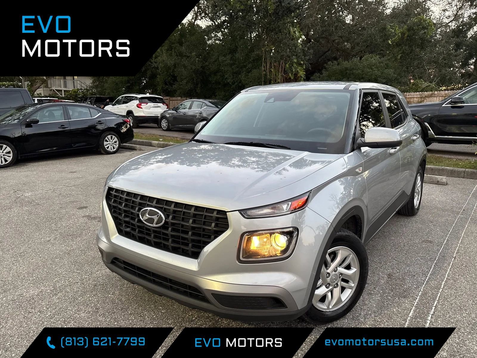 Used 2022 Hyundai Venue SE FWD image 1