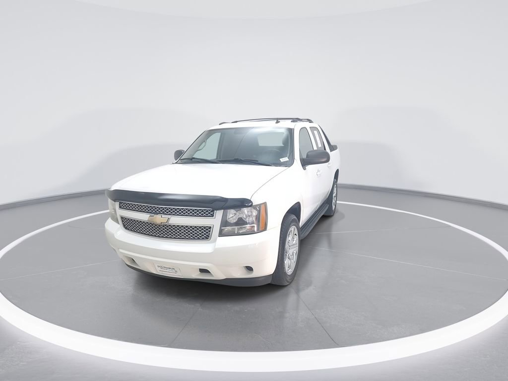Used 2011 Chevrolet Avalanche LS image 4