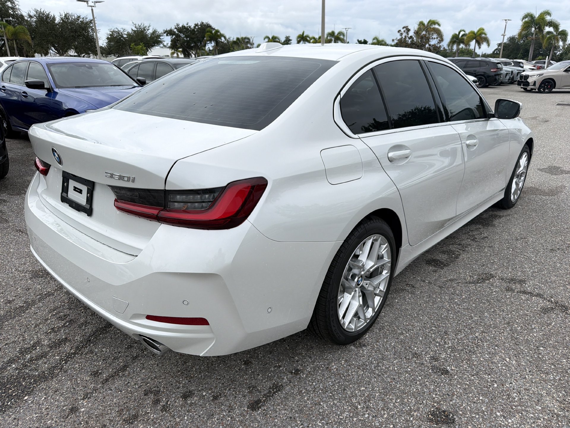 New 2026 BMW 330i Sedan w/ Convenience Package RWD image 4