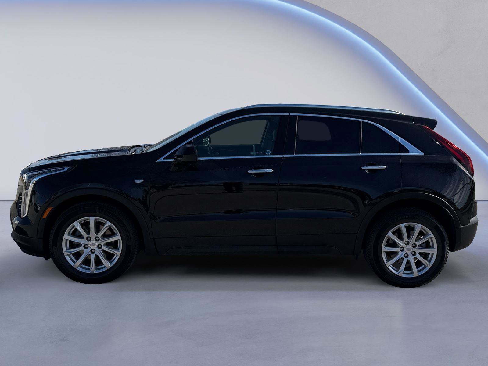 Used 2022 Cadillac XT4 Luxury w/ Cold Weather Package image 10