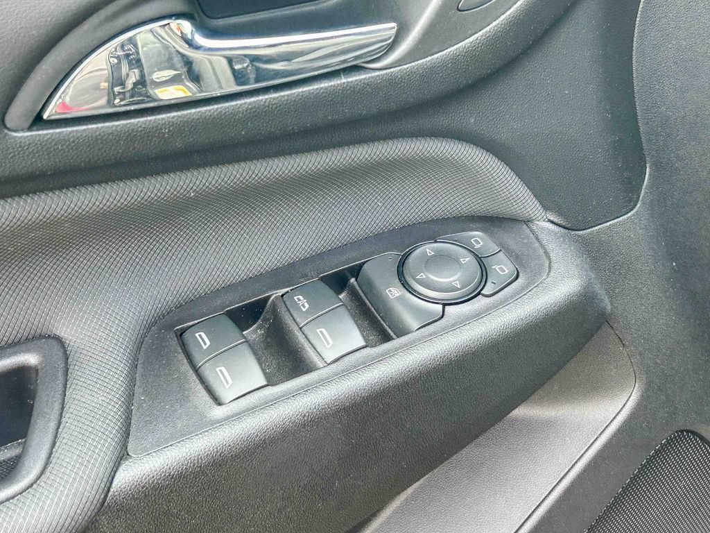 Used 2022 Chevrolet Equinox RS w/ LPO, Cargo Package FWD image 26