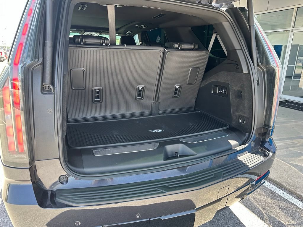 Used 2025 Cadillac Escalade Sport RWD image 16