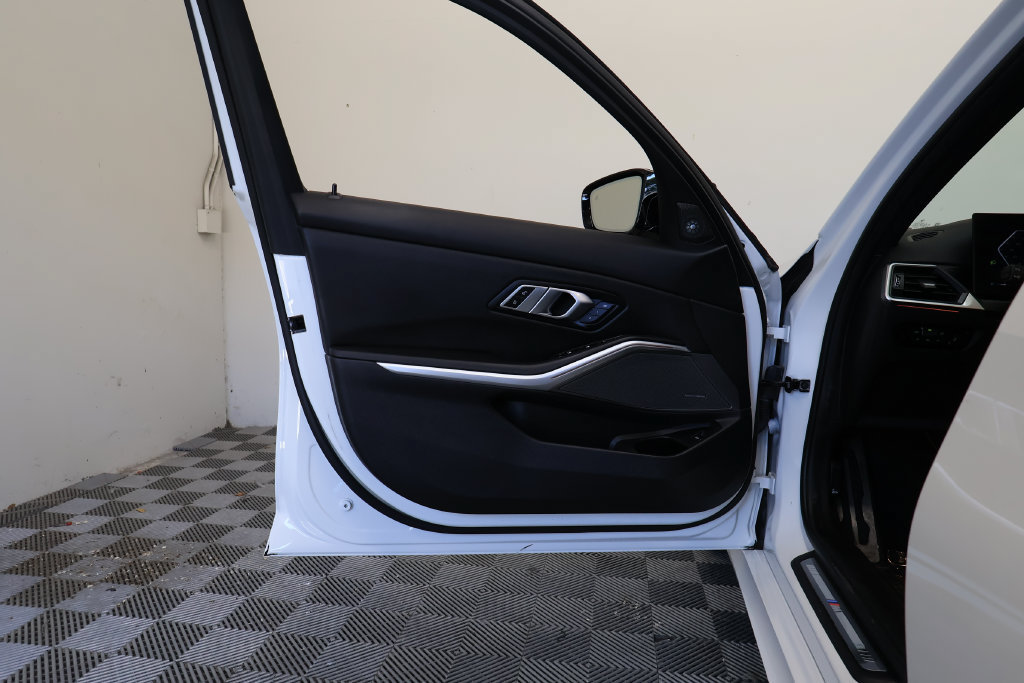 Used 2023 BMW M340i RWD image 14