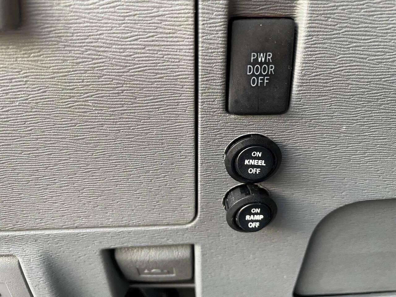 Used 2014 Toyota Sienna SE image 26