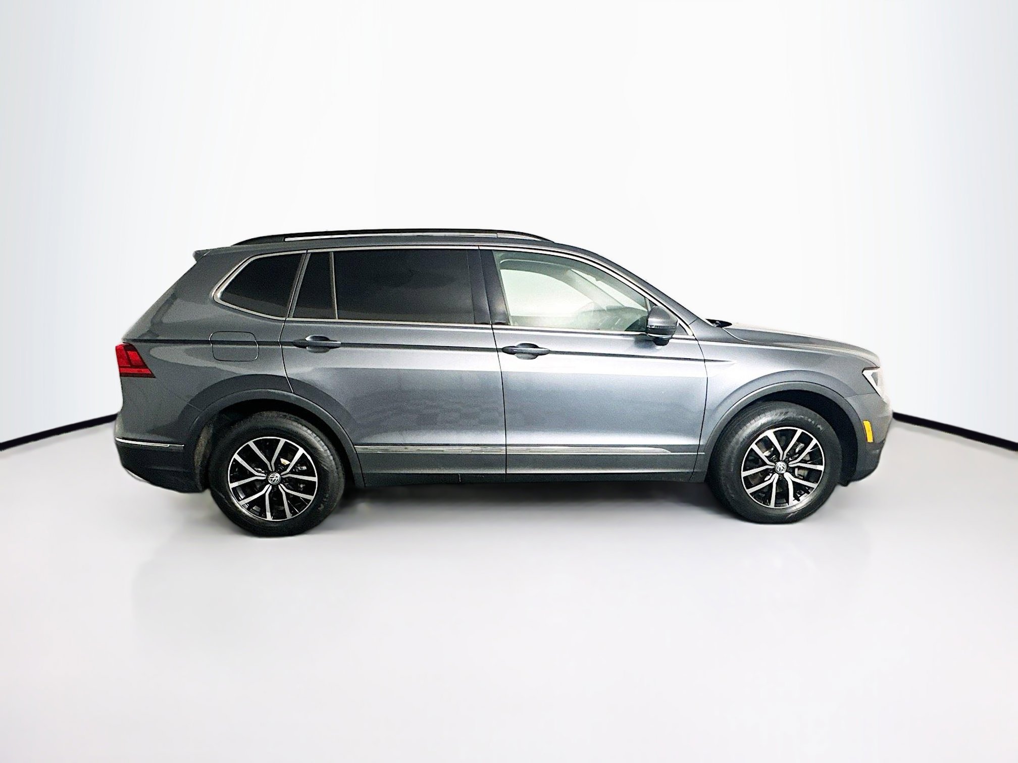Used 2021 Volkswagen Tiguan SE FWD image 10