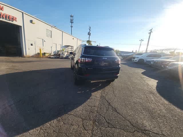 Certified 2022 Jeep Compass Limited w/ Sun and Sound Group AWD/4WD image 22