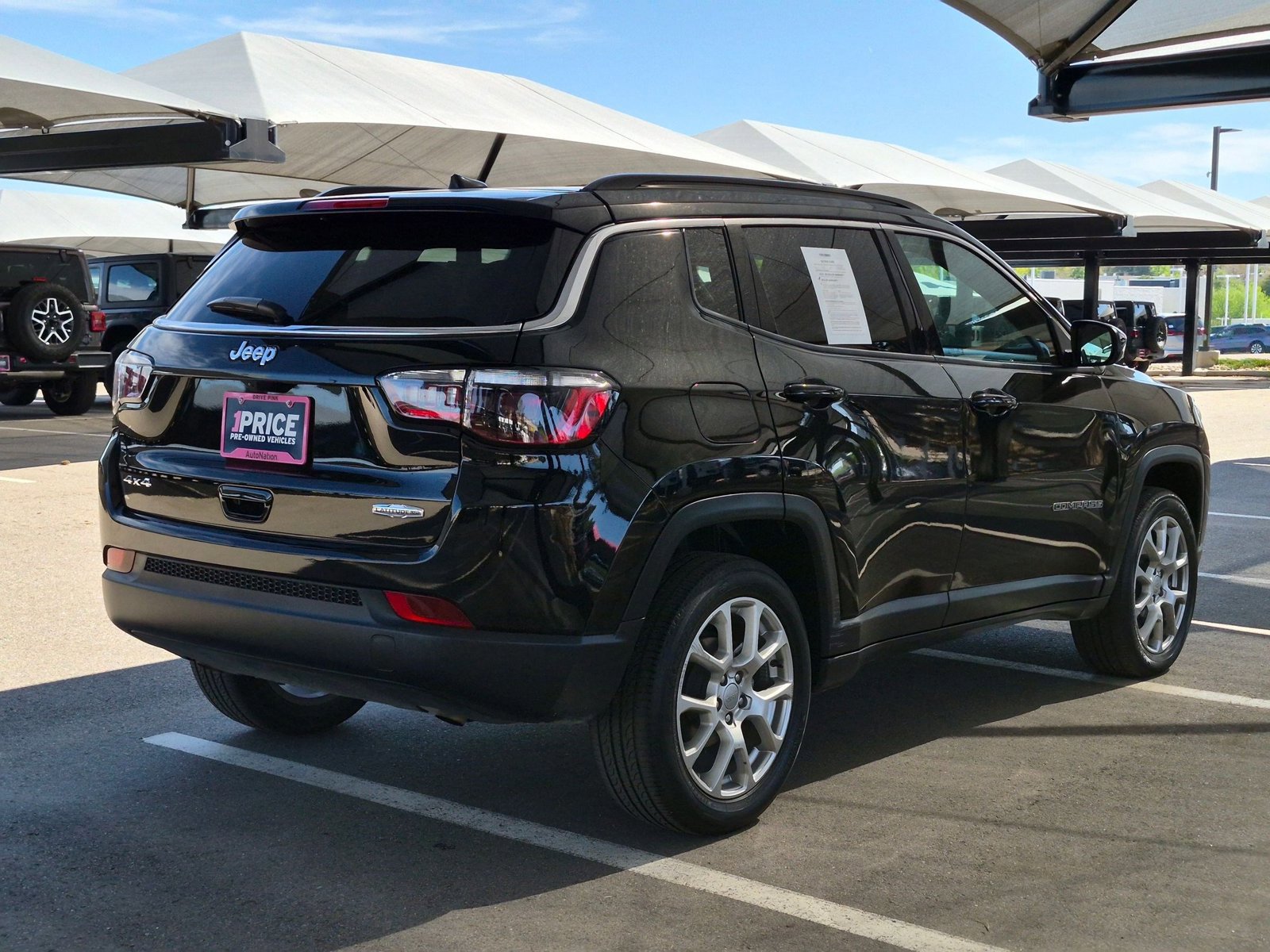 Used 2023 Jeep Compass Latitude w/ Sun and Sound Group AWD/4WD image 5