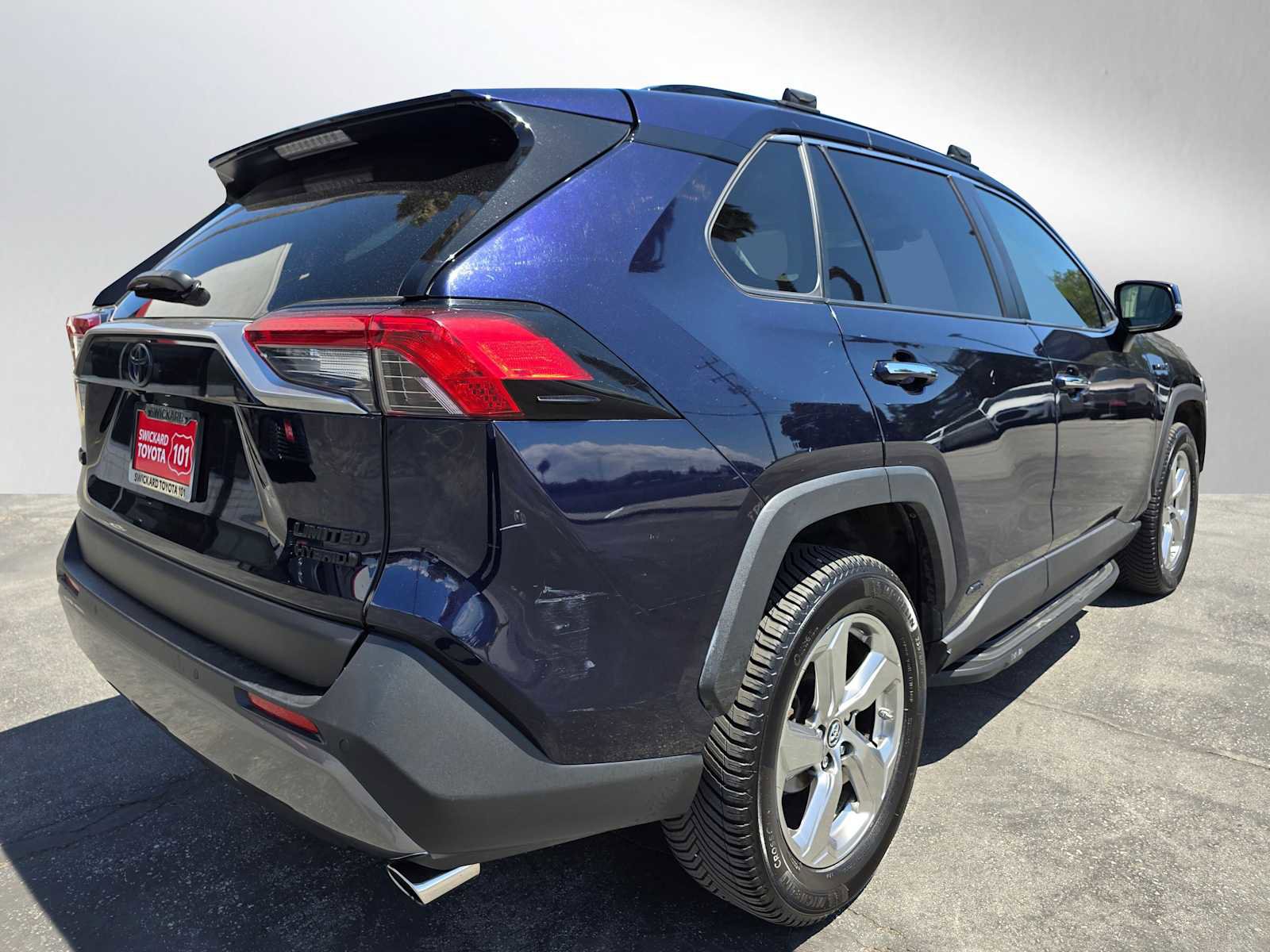 Used 2019 Toyota RAV4 Limited AWD/4WD image 3