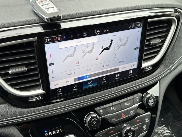 New 2026 Chrysler Pacifica Select AWD/4WD image 29