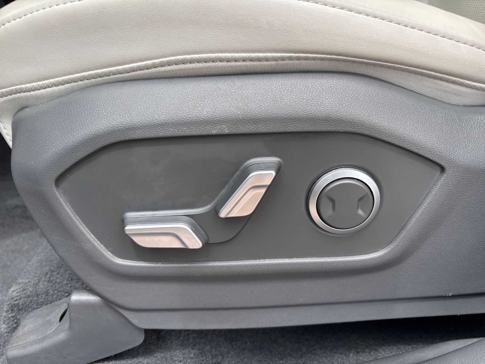 Used 2025 Hyundai Santa Fe SEL AWD/4WD image 21