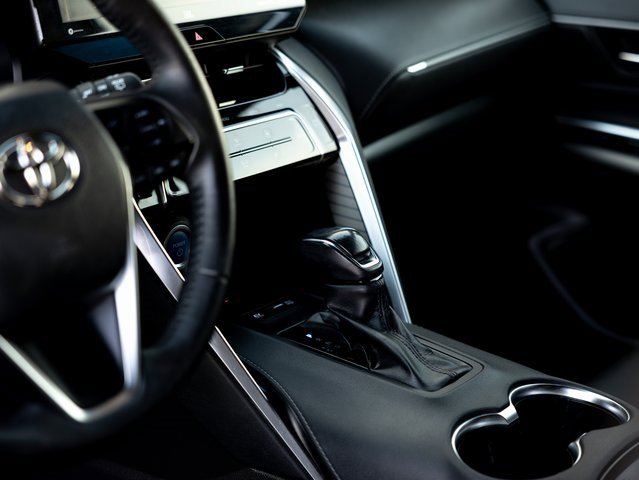 Used 2022 Toyota Venza XLE image 19