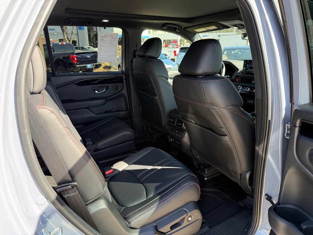 Certified 2025 Honda Pilot TrailSport image 22