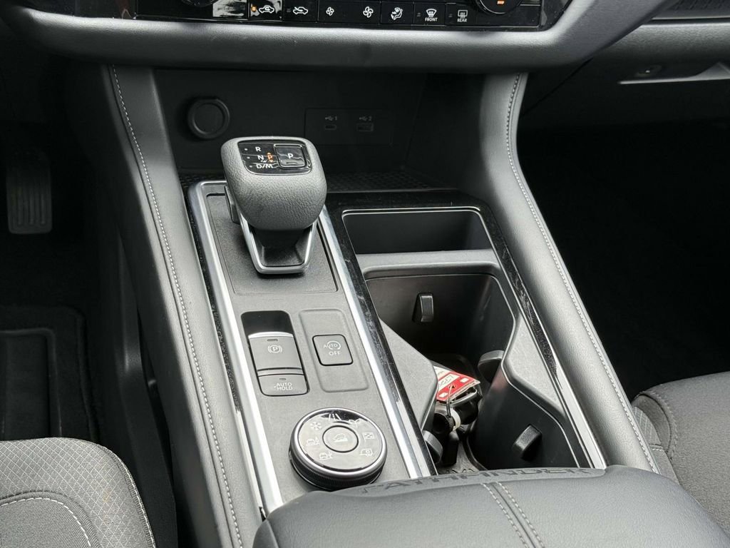 Used 2025 Nissan Pathfinder SV image 21