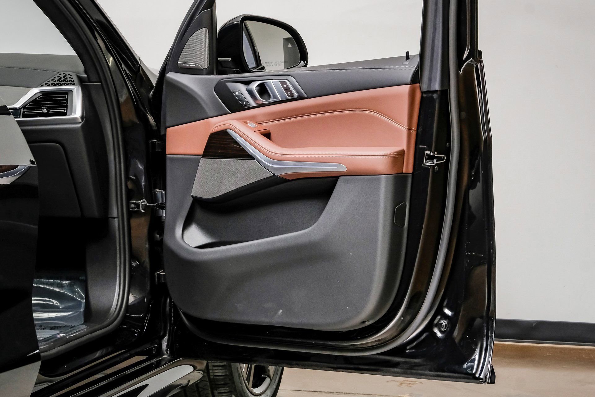 Used 2024 BMW X7 xDrive40i w/ M Sport Package image 48