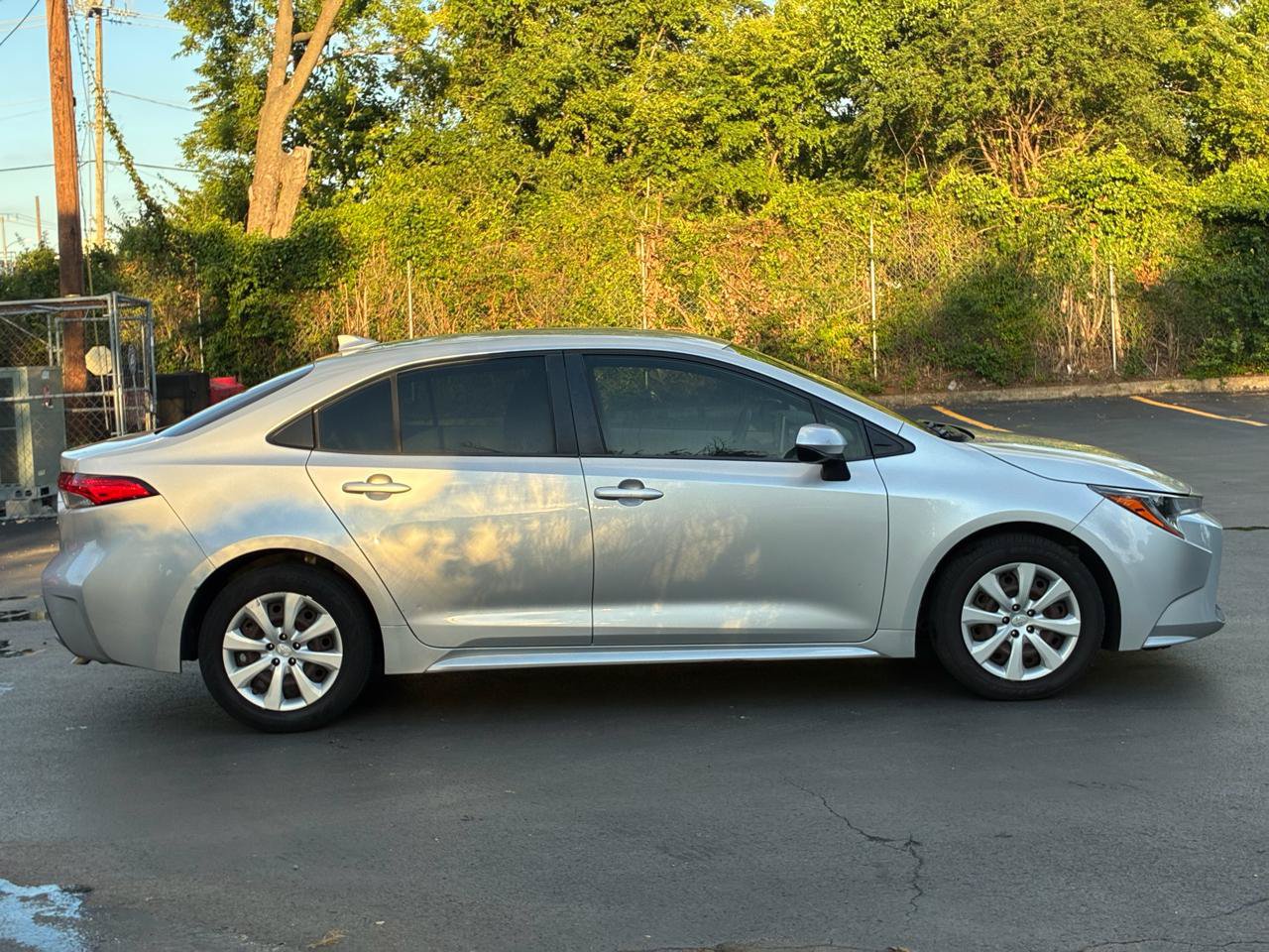 Used 2021 Toyota Corolla LE FWD image 5