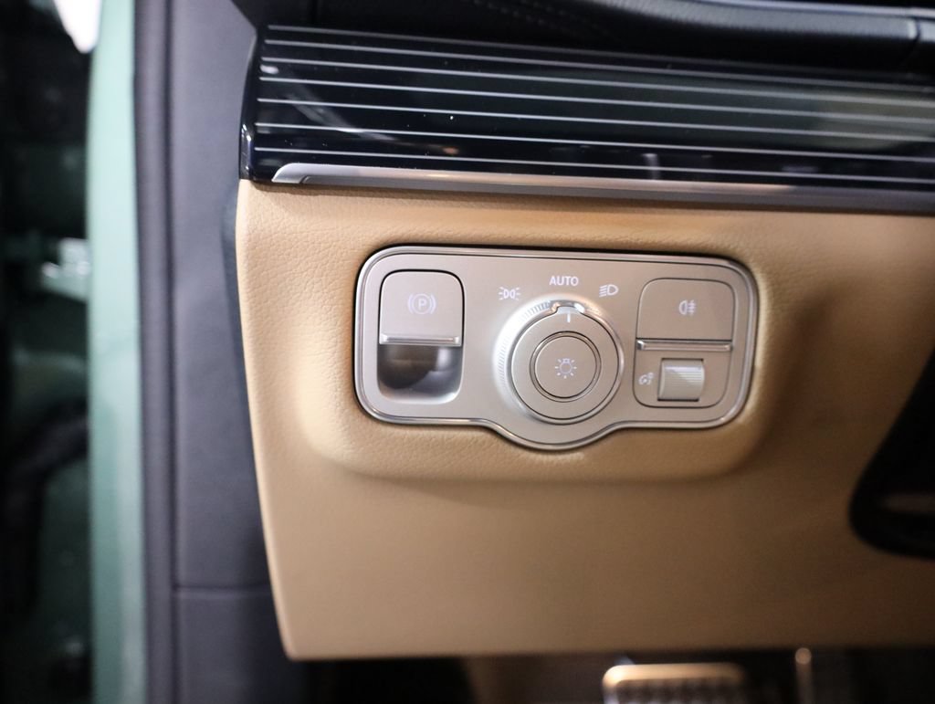 Used 2026 Mercedes-Benz GLS 580 4MATIC image 12
