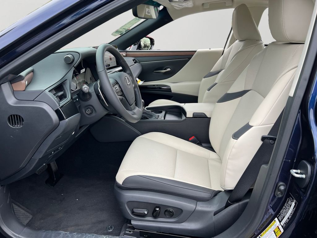 New 2025 Lexus ES 300h w/ Premium Package image 17