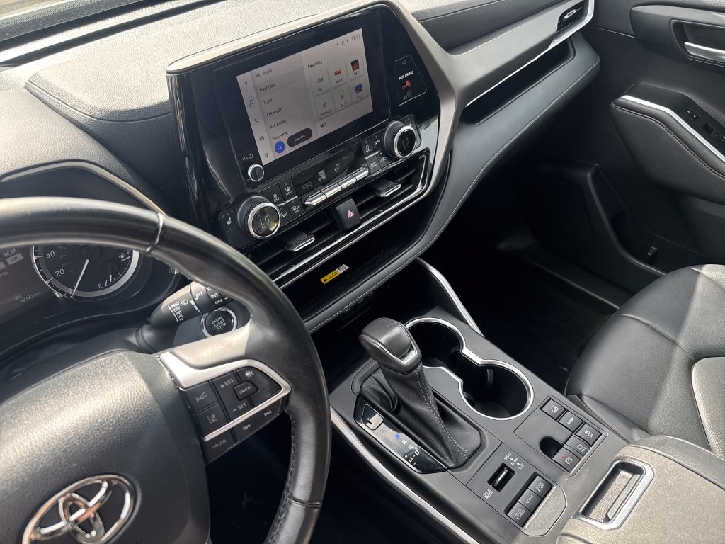 Used 2023 Toyota Highlander XLE AWD/4WD image 24