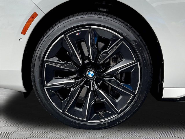 Used 2023 BMW 760i xDrive w/ Parking Assistance Package AWD/4WD image 34