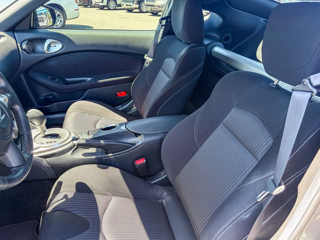 Used 2016 Nissan 370Z Coupe RWD image 9