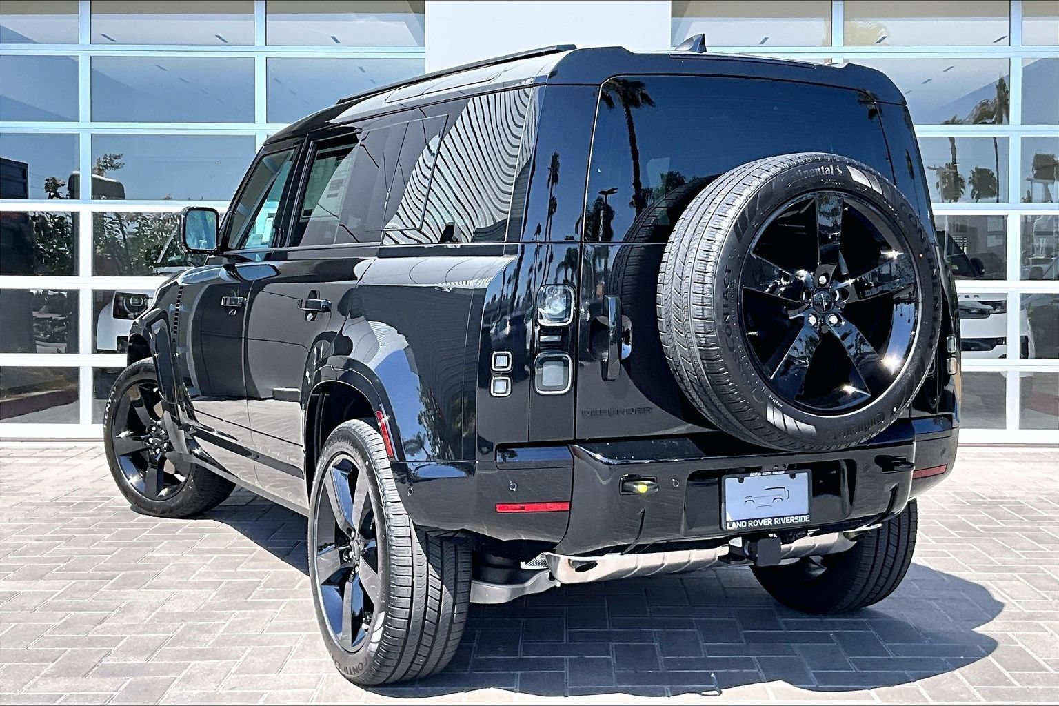 New 2026 Land Rover Defender 110 X-Dynamic SE AWD/4WD image 3