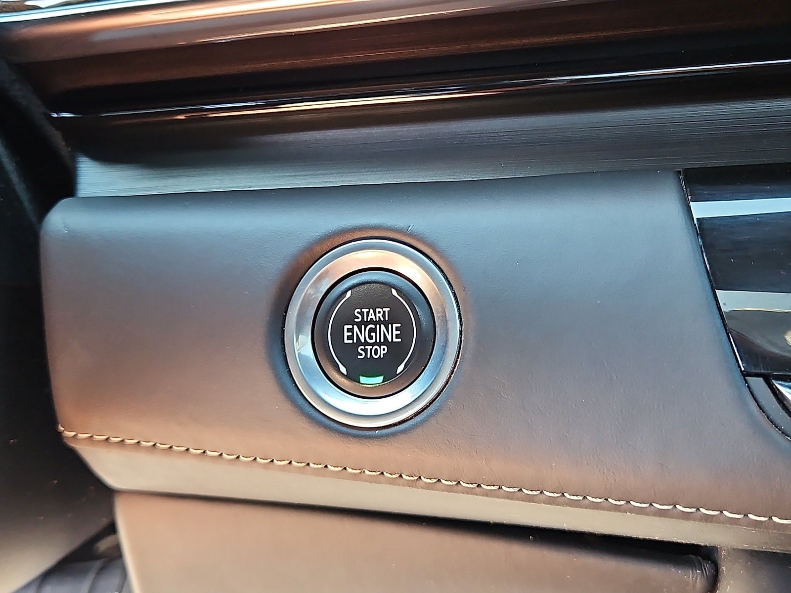 Used 2022 Cadillac Escalade ESV Sport Platinum AWD/4WD image 19