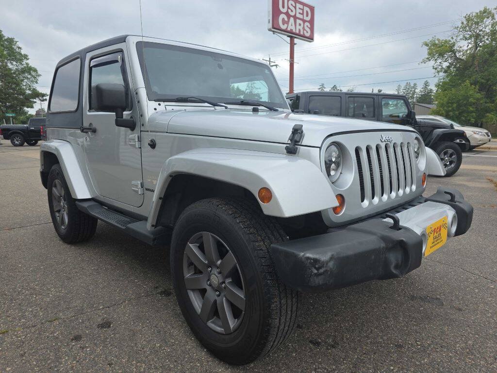 Used 2012 Jeep Wrangler Sahara AWD/4WD image 7