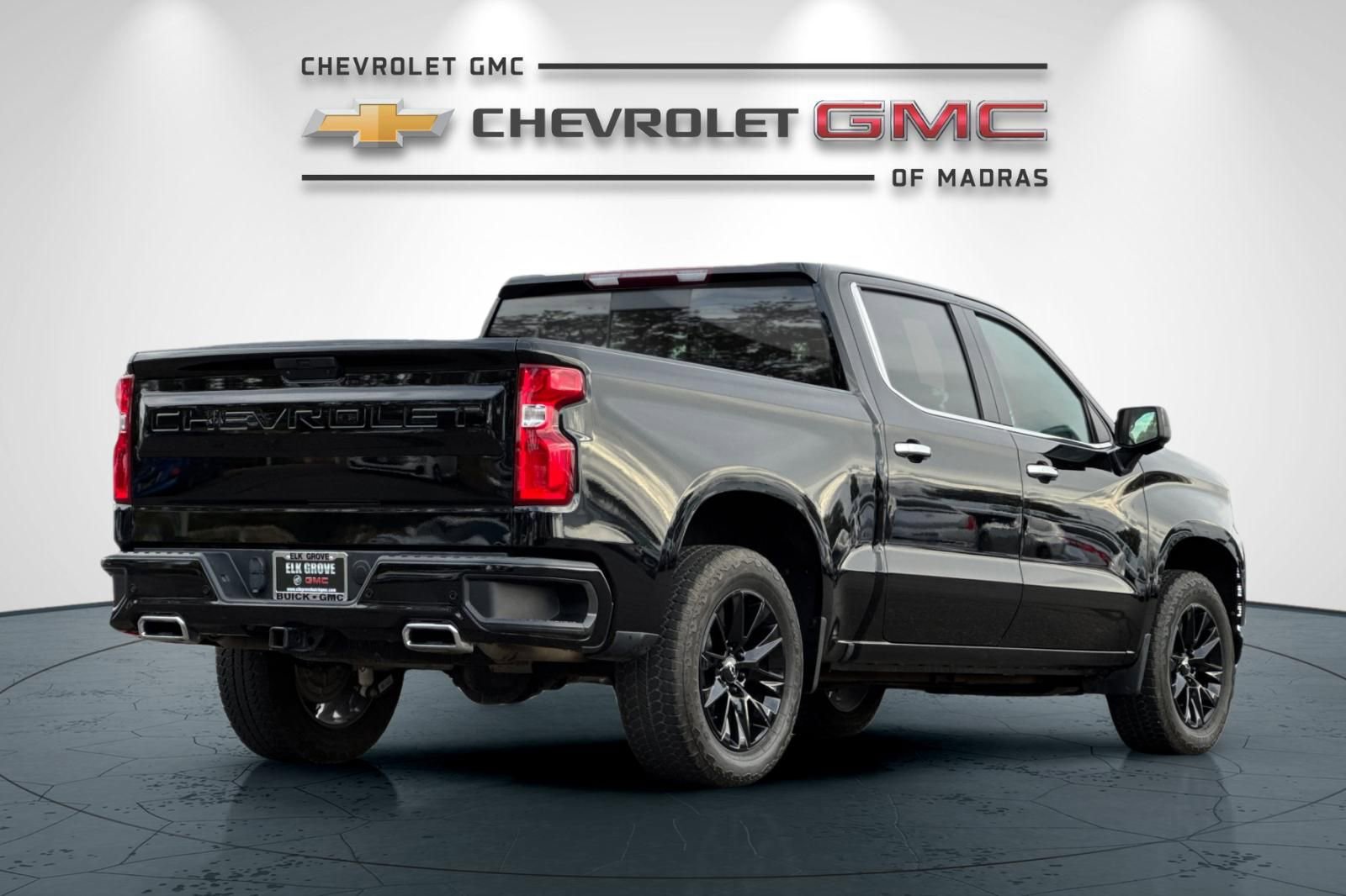Used 2022 Chevrolet Silverado 1500 High Country w/ Z71 Off-Road Package AWD/4WD image 3