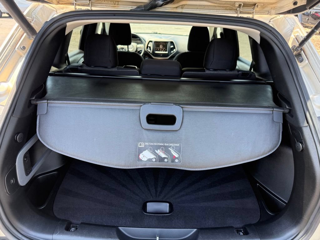 Used 2014 Jeep Cherokee Latitude w/ Comfort/Convenience Group AWD/4WD image 48