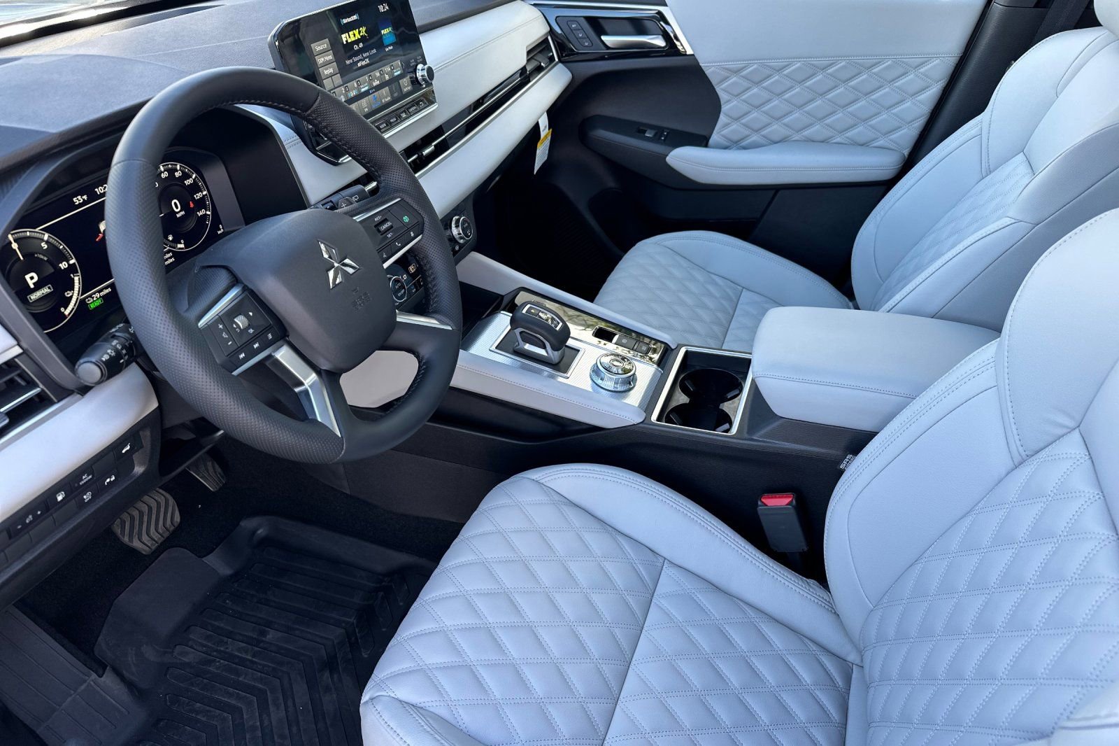 New 2025 Mitsubishi Outlander SEL image 9
