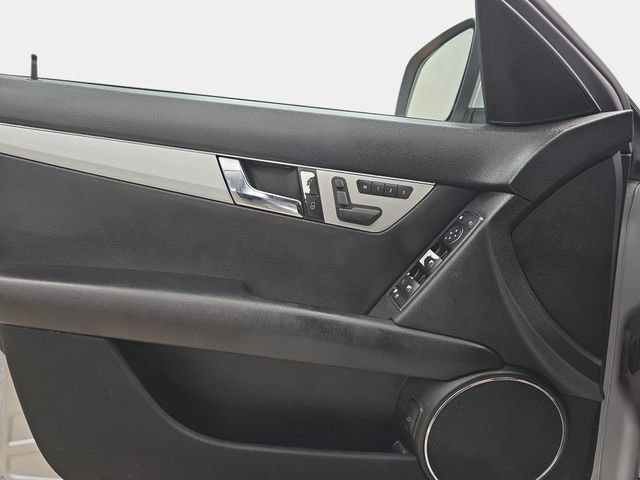 Used 2009 Mercedes-Benz C 300 Sedan image 25