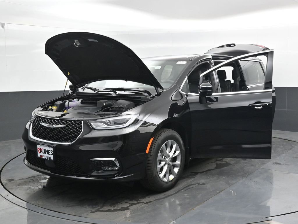 New 2026 Chrysler Pacifica Select image 47