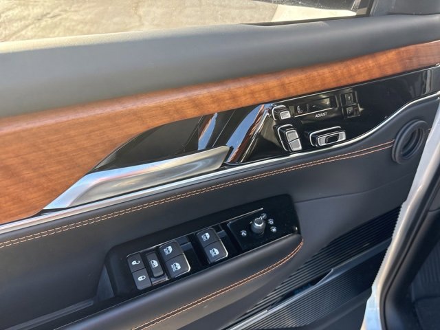 Used 2024 Jeep Grand Wagoneer Series III w/ Rear Seat Video Group 1 image 17