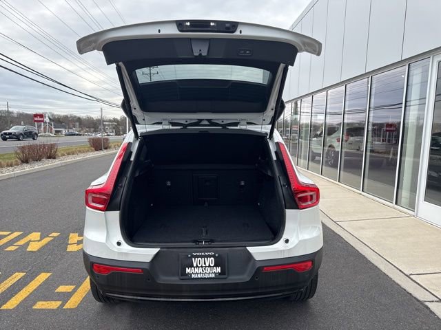 Certified 2025 Volvo XC40 B5 Plus AWD/4WD image 10