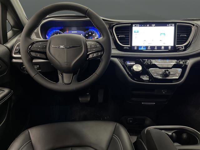 New 2026 Chrysler Pacifica Select w/ S Appearance Package image 5