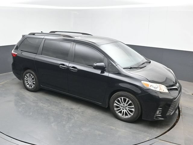 Used 2020 Toyota Sienna XLE FWD image 1