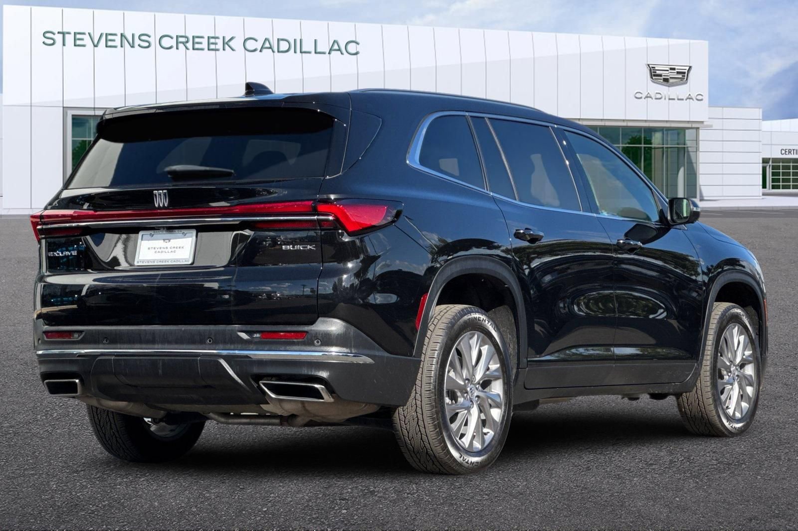 Used 2025 Buick Enclave Preferred FWD image 3