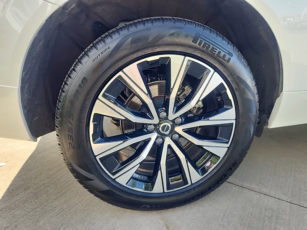 Certified 2025 Volvo XC60 B5 Plus image 13