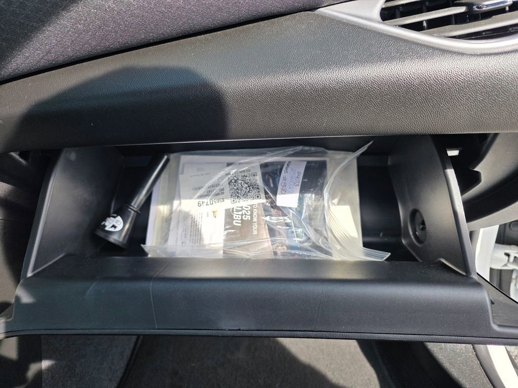 Used 2025 Chevrolet Malibu LS image 28