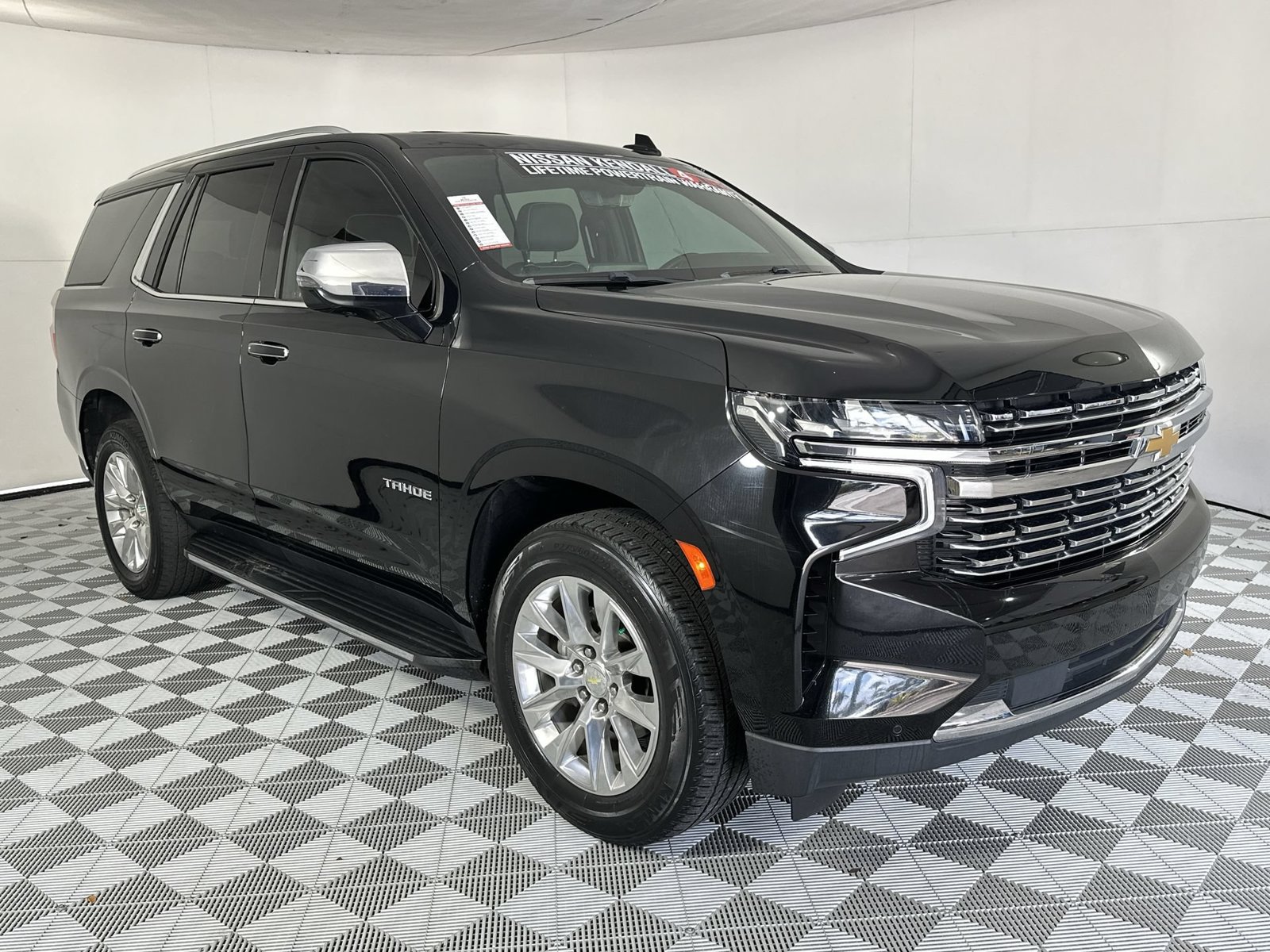 Used 2021 Chevrolet Tahoe Premier w/ Premium Package RWD image 2