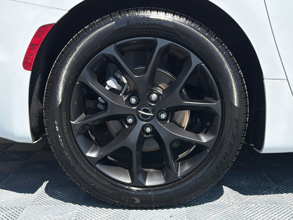 Used 2025 Chrysler Pacifica Limited FWD image 22