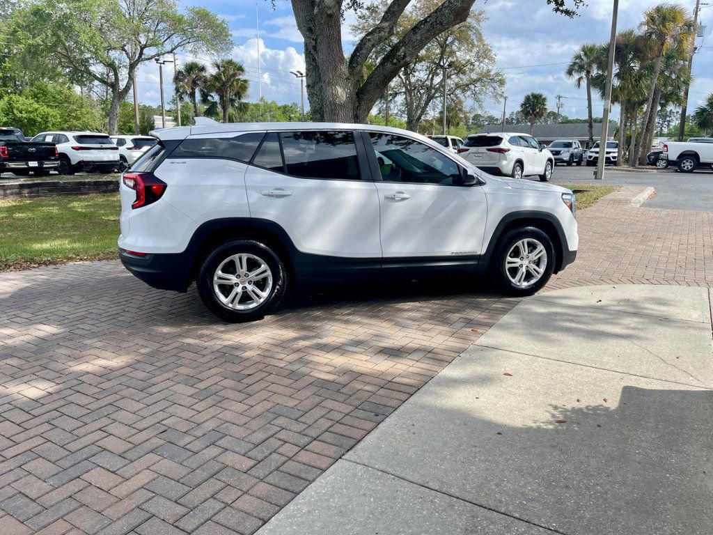 Used 2024 GMC Terrain SLE image 7