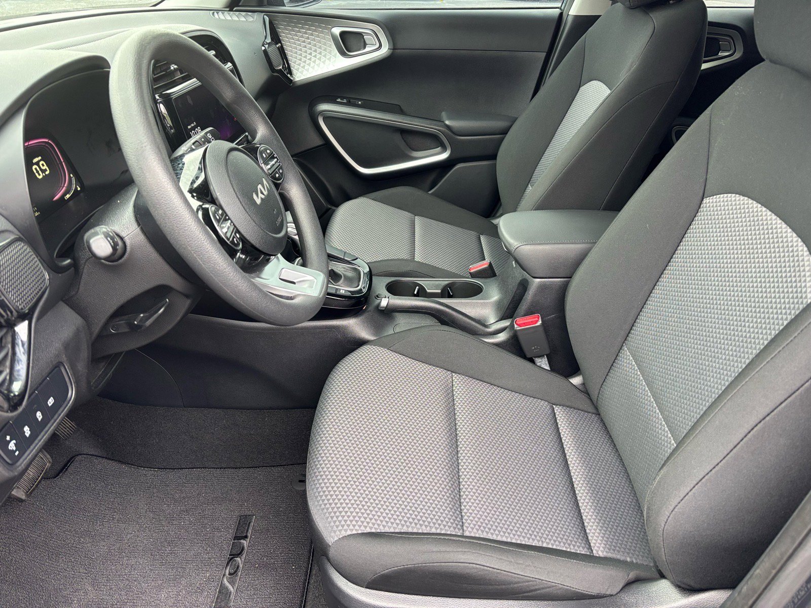 Used 2023 Kia Soul S FWD image 8