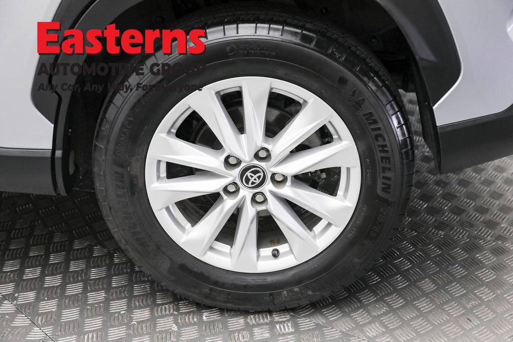 Used 2024 Toyota Corolla Cross LE image 8