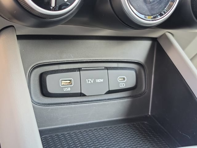 Used 2024 Hyundai Venue SEL FWD image 25