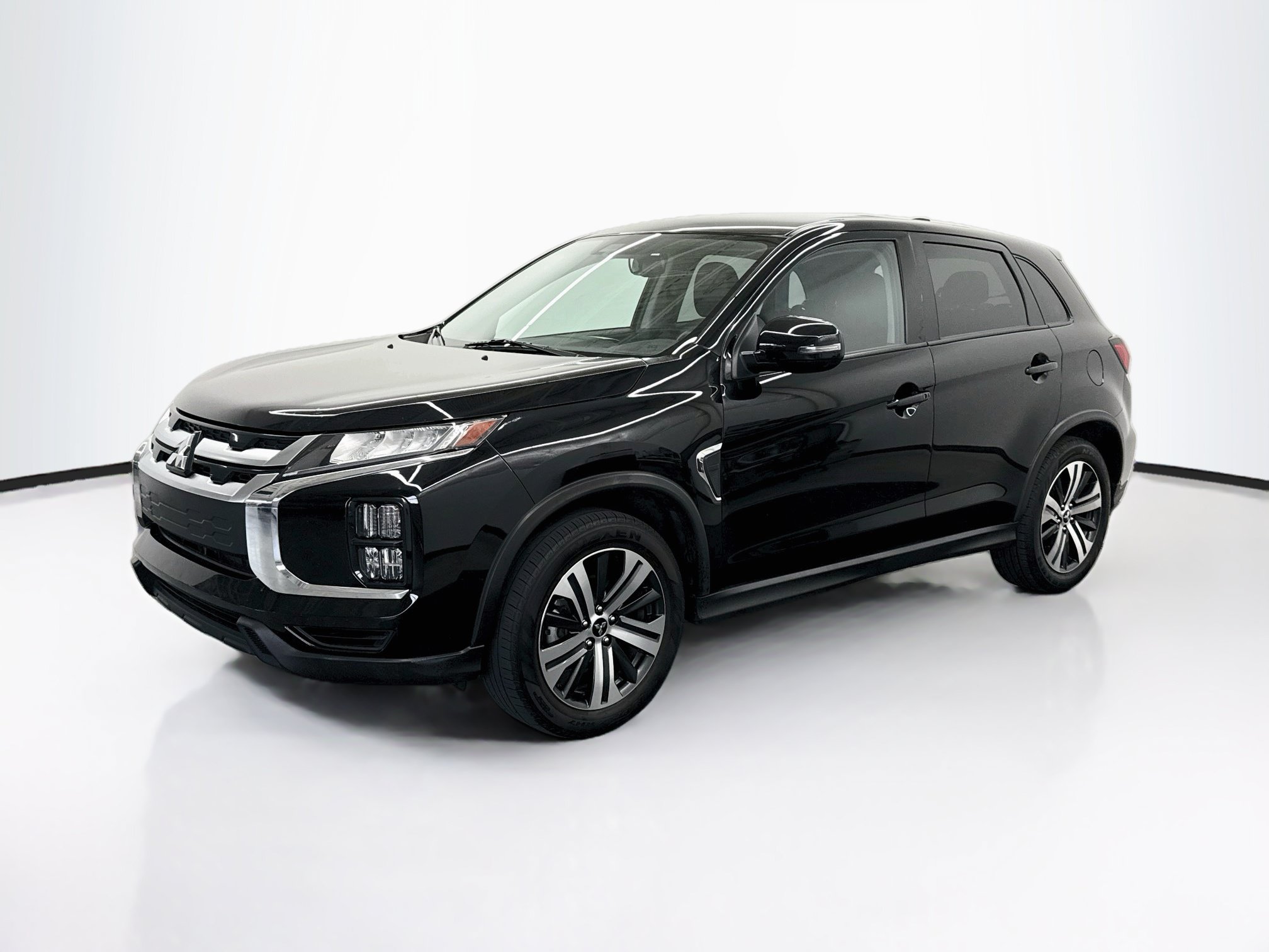Used 2025 Mitsubishi Outlander Sport SE AWD/4WD image 3